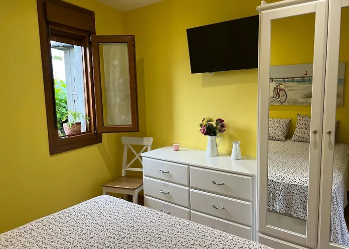 De Pascualin Con Jardin Privado En Ortigueira