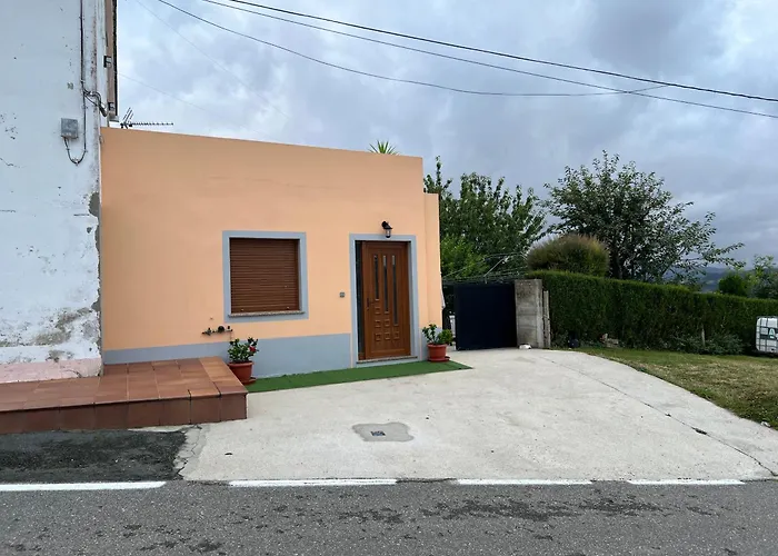 De Pascualin Con Jardin Privado En Ortigueira